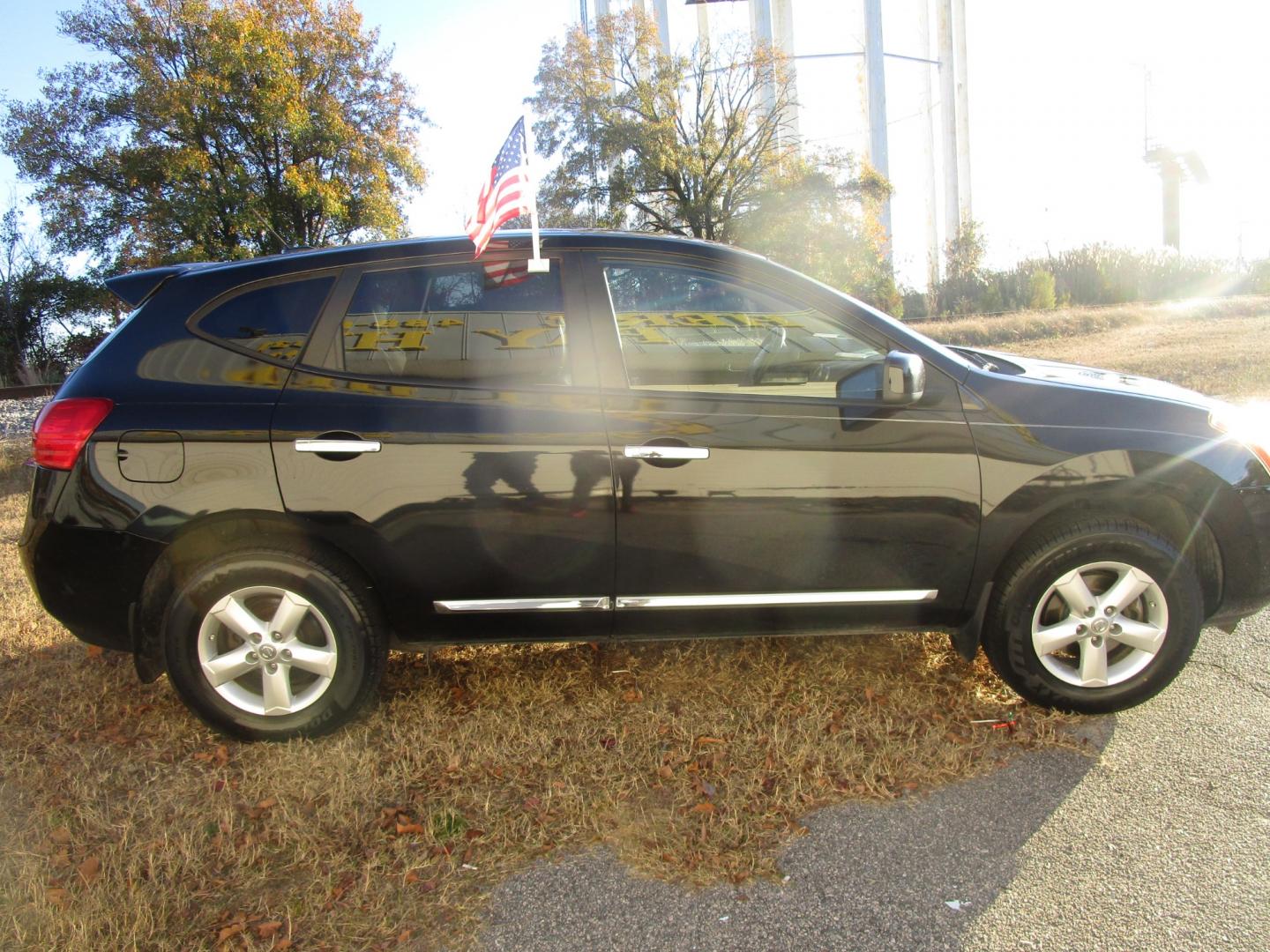 2013 Black Nissan Rogue (JN8AS5MV4DW) , located at 2553 Airline Blvd, Portsmouth, VA, 23701, (757) 488-8331, 36.813889, -76.357597 - Down Payment: $999 Weekly Payment: $100 APR: 23.9% Repayment Terms: 42 Months ***CALL ELIZABETH SMITH - DIRECTOR OF MARKETING @ 757-488-8331 TO SCHEDULE YOUR APPOINTMENT TODAY AND GET PRE-APPROVED RIGHT OVER THE PHONE*** - Photo#4